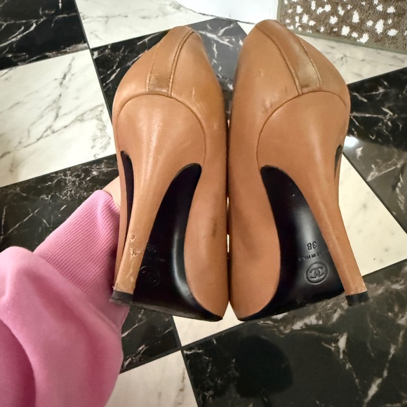 Chanel Women's Tan and Black Pumps - Picture 4 of 6